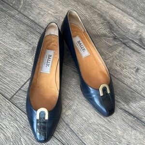 Bally shoes, size 7.5 leather made in Italy navy blue